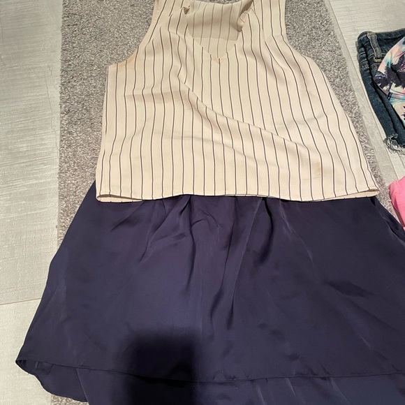 🦓Striped Babaton (Aritzia) sleeveless top - Picture 8 of 10